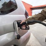 До бензину в Україні додаватимуть спирт. Що це змінює?