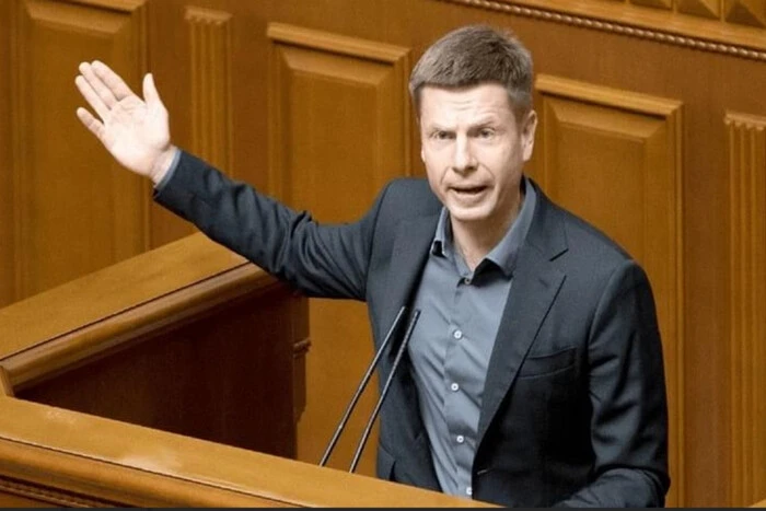 «В Євросоюзі за нас будуть вирішувати, як доїти корів»? Береза висміяв заяву соратника Порошенка