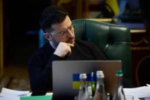 Зеленський обговорив із Макроном, Стармером та Мерцом план миру для України