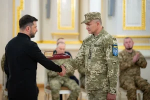 Зеленський відзначив воїнів званням Героя України