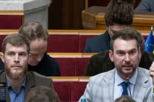 «Це позиція всього парламенту»: Железняк випадково запропонував підвищити зарплати нардепів замість військових (відео)
